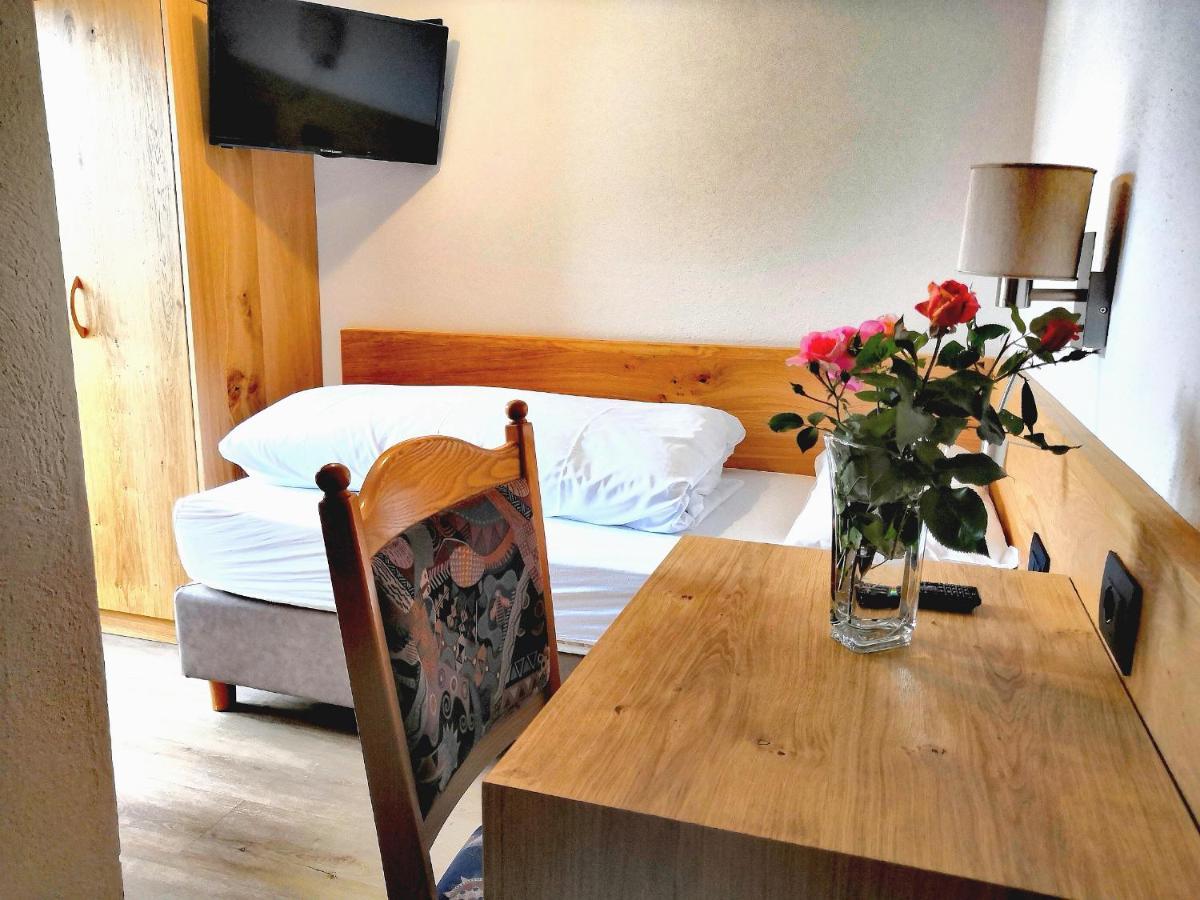 Single Room Balcony,1033750742:JPEG
